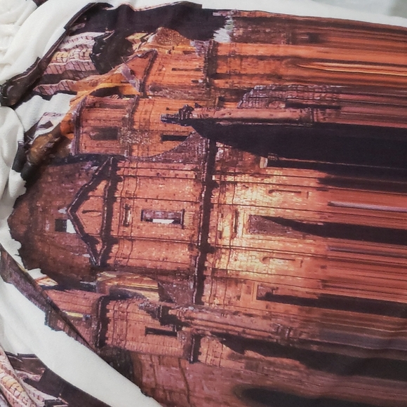 Beautiful Long Flowing Skirt w/ Gorgeous design - Picture 5 of 10